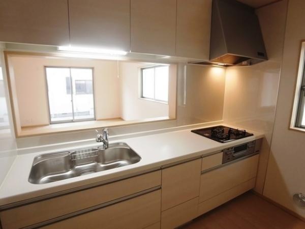 Kitchen. With under-floor storage