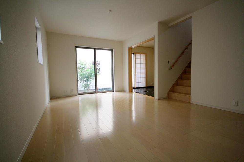 Living. Local (11 May 2013) Shooting