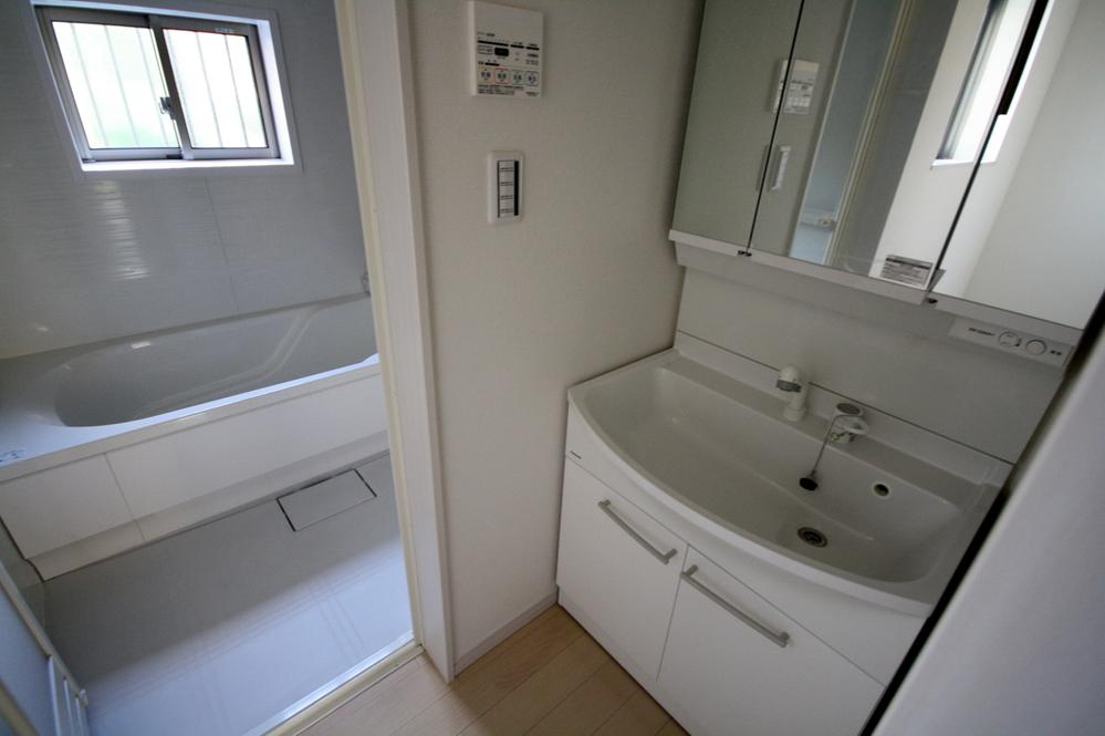 Wash basin, toilet. Local (11 May 2013) Shooting