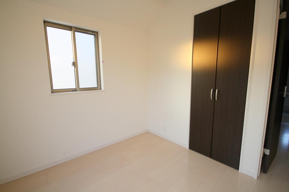 Non-living room. Local (11 May 2013) Shooting