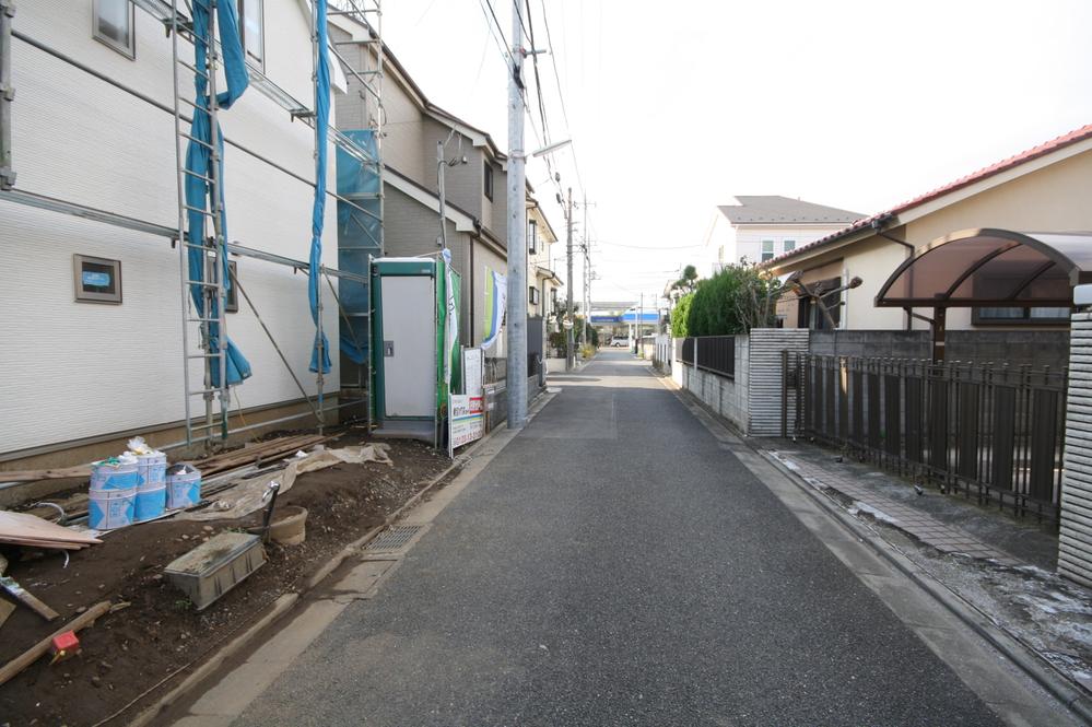 Local photos, including front road. Local (2013 November shooting)