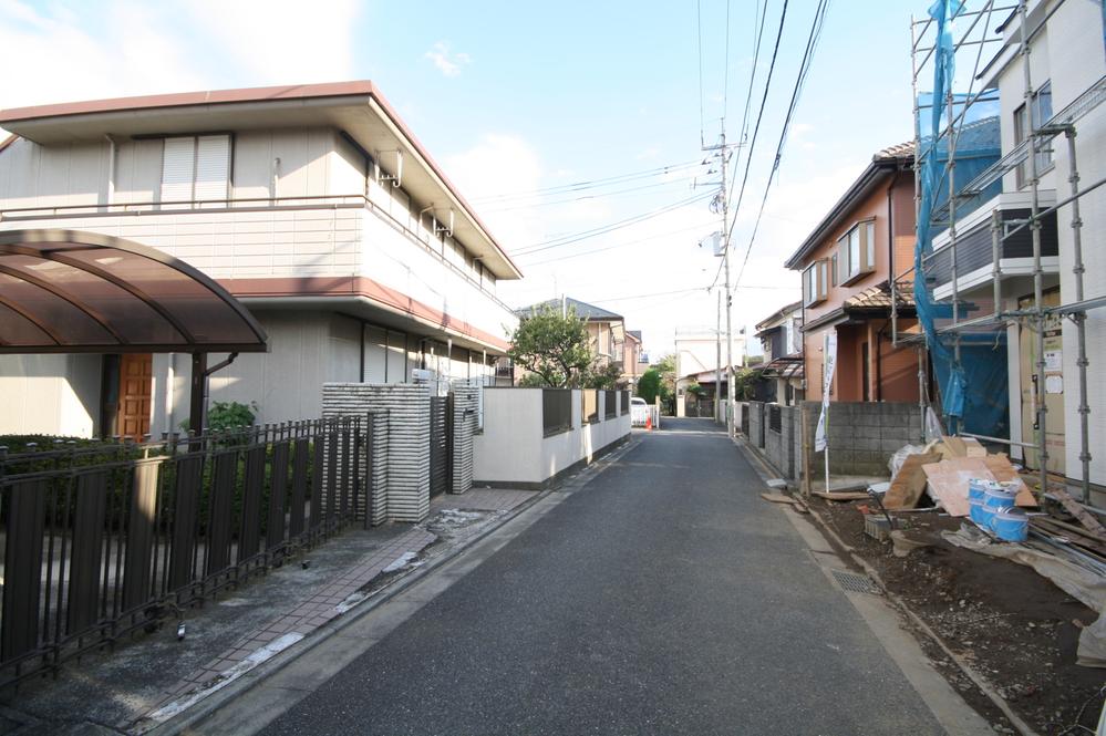 Local photos, including front road. Local (2013 November shooting)