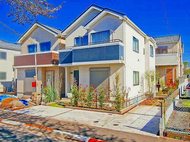 Rendering (appearance). The photograph is an image.