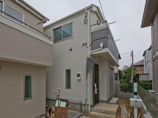 Local appearance photo. Local (12 May 2013) Shooting