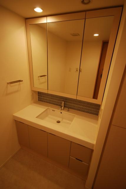 Wash basin, toilet