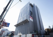 It is in public buildings in the model room.  [Keio Line "Fuchu" 6-minute walk from the station] You down the stairs proceed to the right out of the south exit wicket. Take the Baba Daimon Zelkova trees to the left, The entrance of Ōkunitama Shrine to the right, Locate can you as soon as the turn following the signal "Fuchu City Hall" to the right.  [JR "fuchu hommachi" 6-minute walk from the station] Out of the station to the right, Turn first signal "fuchu hommachi Station entrance" to the left. Find and can you in the left hand by the time past the straight ahead signal "Fuchu City Hall". When your visit is, Smoothly we can guide you if you can call us in advance to. Also when it was misled on the road do not hesitate to contact us.