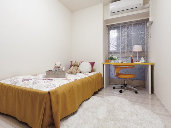  [Western-style (2) / Children's room] For the whole mansion angle dwelling unit, In bright dwelling space window is arranged in all of the living room. Closet also installed in all Western-style. It has also been firmly secured wide to play with friends at a furniture to study desk Yuku increasing bed ....