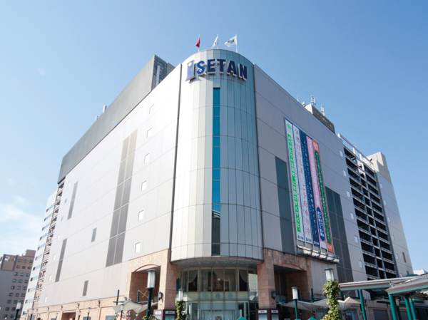 Surrounding environment. Isetan (a 4-minute walk ・ About 320m)