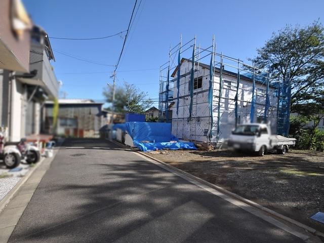 Local photos, including front road. Contact road situation