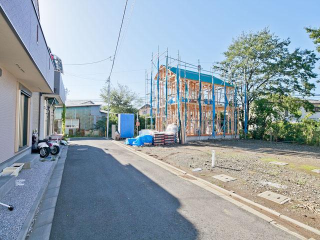 Local photos, including front road. Contact road situation