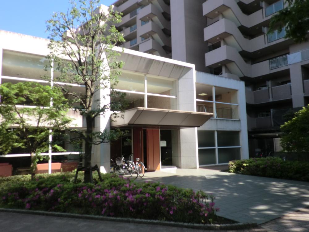 Entrance. Common areas