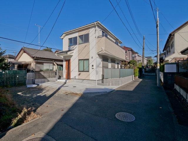 Local photos, including front road. Contact road situation