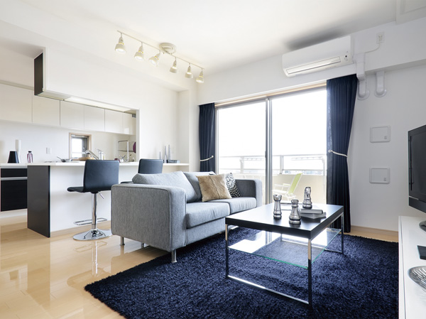 Bright, south-facing, Carefree living ・ dining