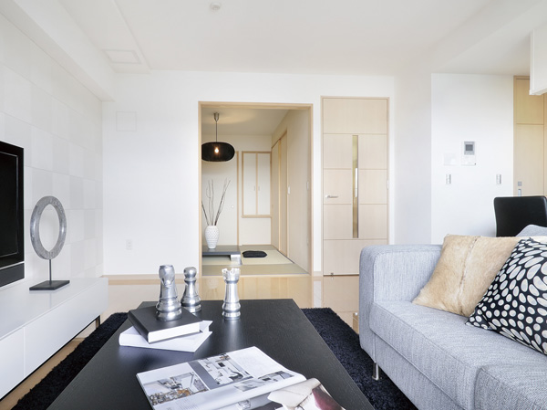 living ・ Set up a Japanese-style room adjacent to the dining