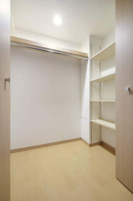 Walk-in closet that can store plenty