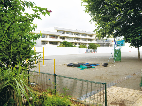 Surrounding environment. Municipal Fuchu first elementary school (about 120m, A 2-minute walk)