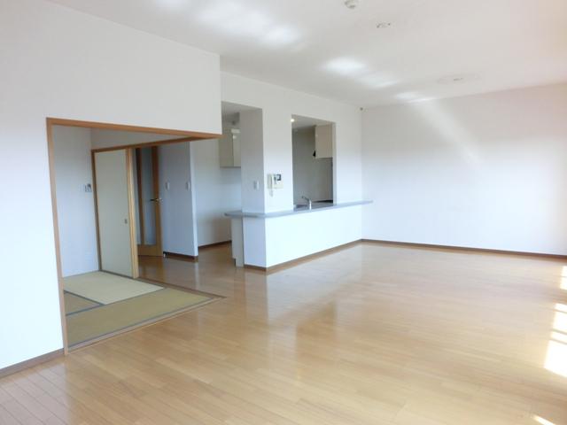 Living. Grand City Radiant Tokyo West LDK