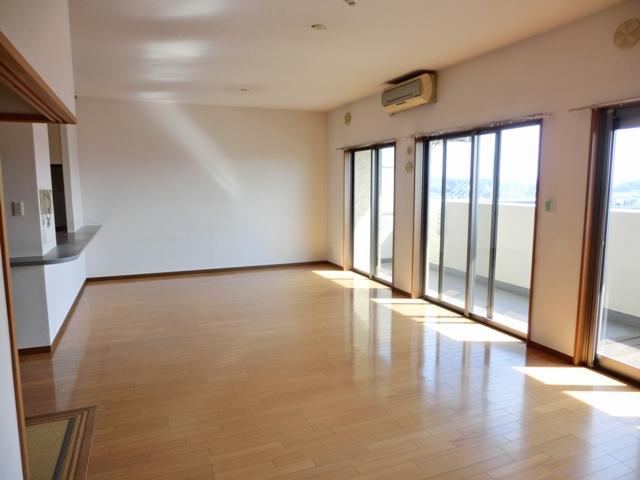 Living. Grand City Radiant Tokyo West LDK