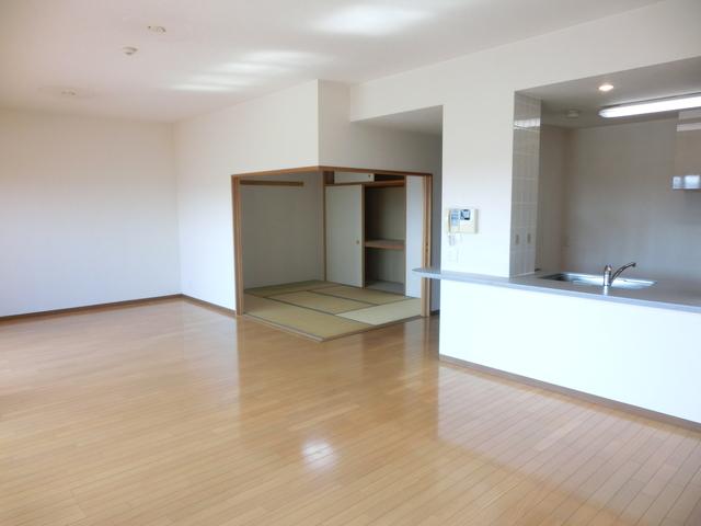 Living. Grand City Radiant Tokyo West LDK