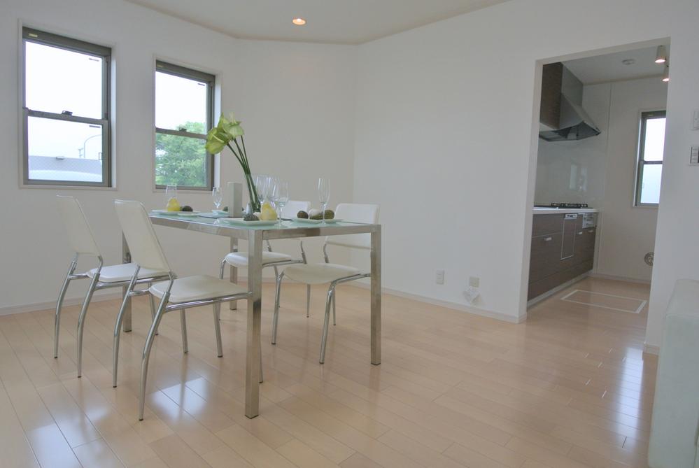 Same specifications photos (living). Seller construction cases