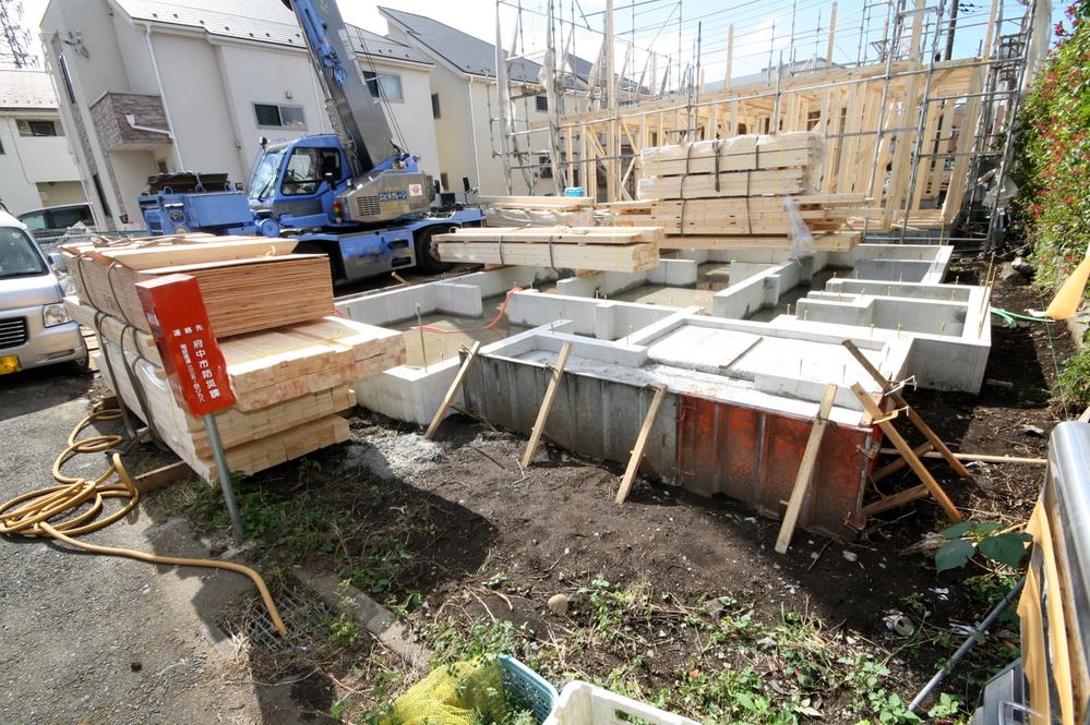 Local photos, including front road. Local (10 May 2013) Shooting