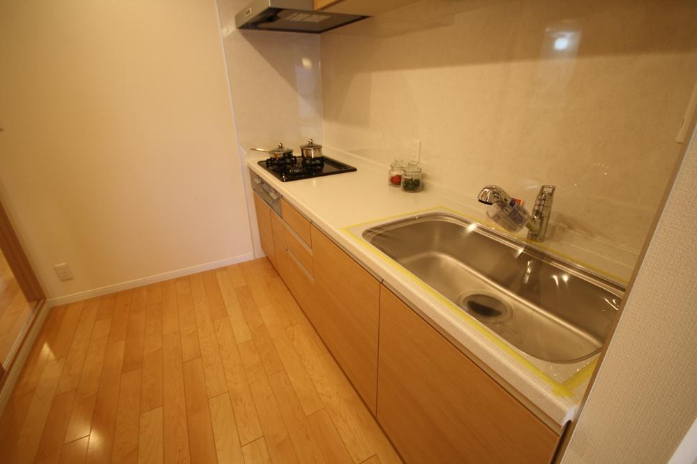 Kitchen. Local (11 May 2013) Shooting