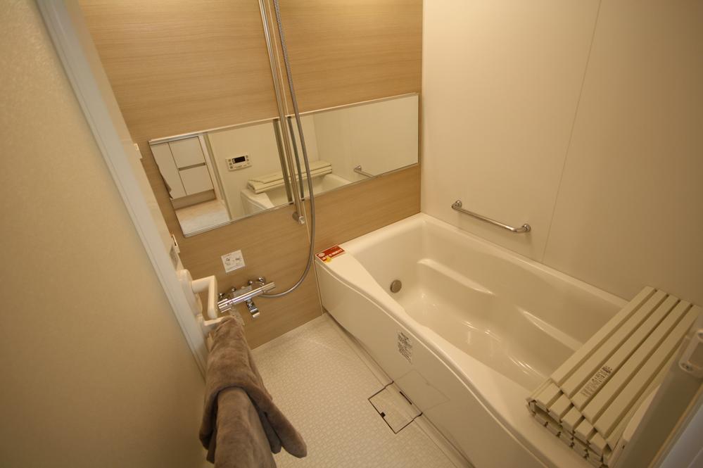 Bathroom. Local (11 May 2013) Shooting