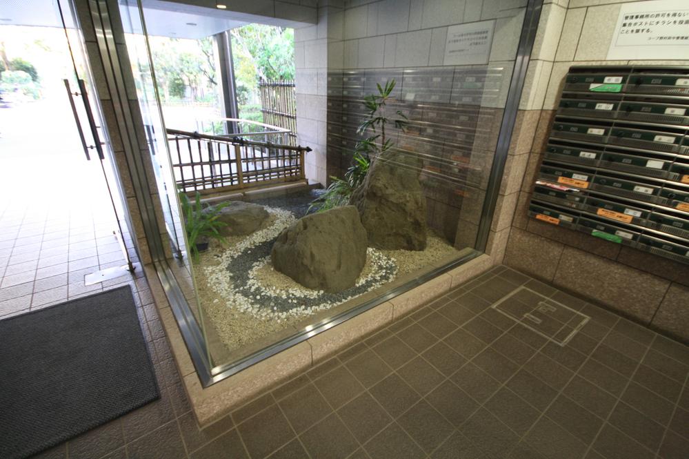 lobby. Local (11 May 2013) Shooting