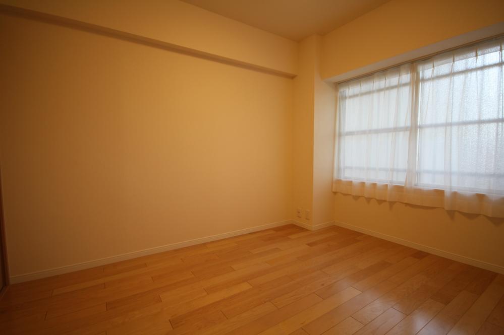 Non-living room. Local (11 May 2013) Shooting