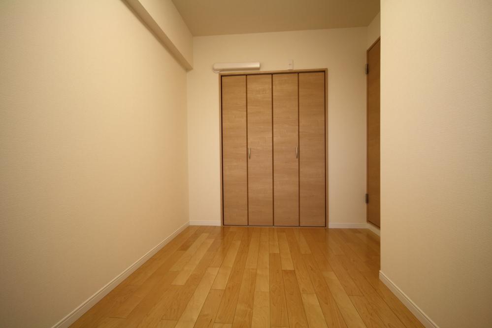 Non-living room. Local (11 May 2013) Shooting