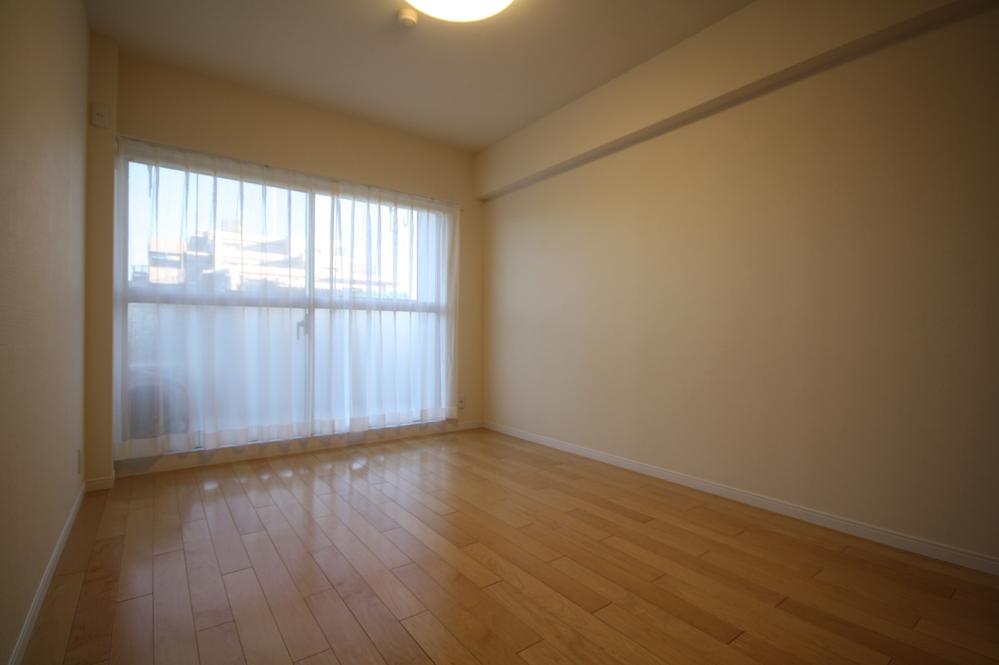 Non-living room. Local (11 May 2013) Shooting