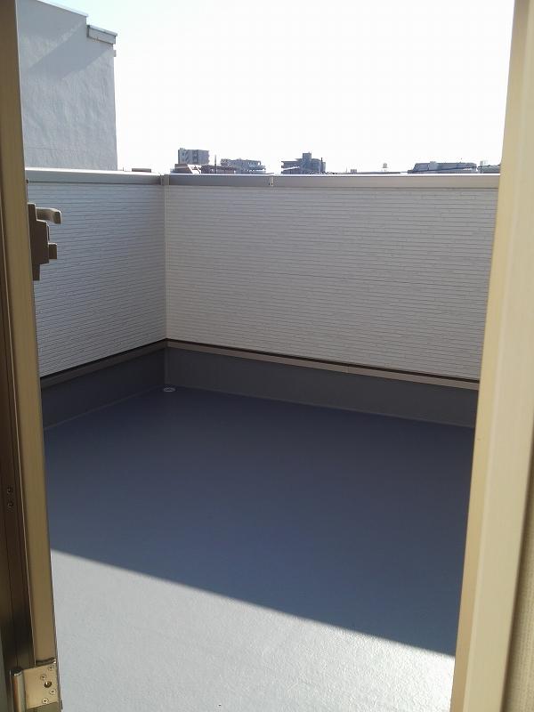 Balcony. Open roof space