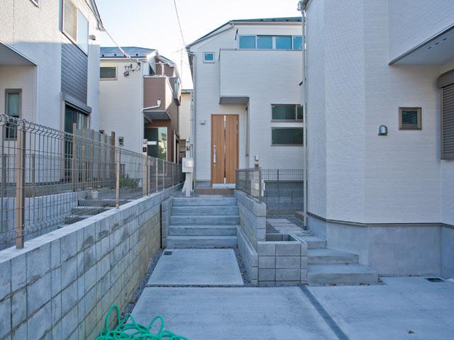 Local appearance photo. Local (12 May 2013) Shooting