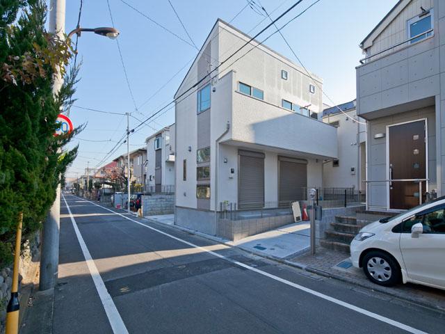 Local photos, including front road. Local (12 May 2013) Shooting