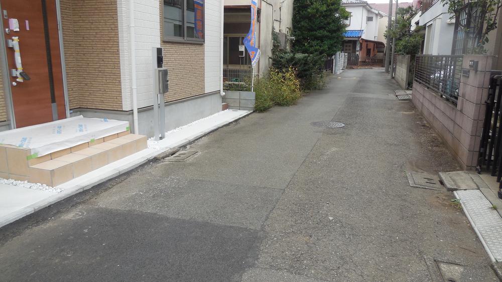 Local photos, including front road. Local (10 May 2013) Shooting