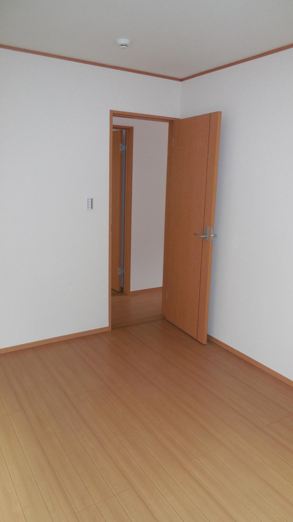 Non-living room. Indoor (10 May 2013) Shooting