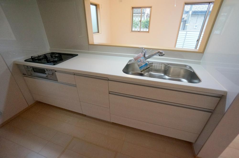 Kitchen. Local Photos