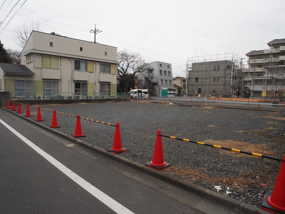 Local photos, including front road. Local (12 May 2013) Shooting