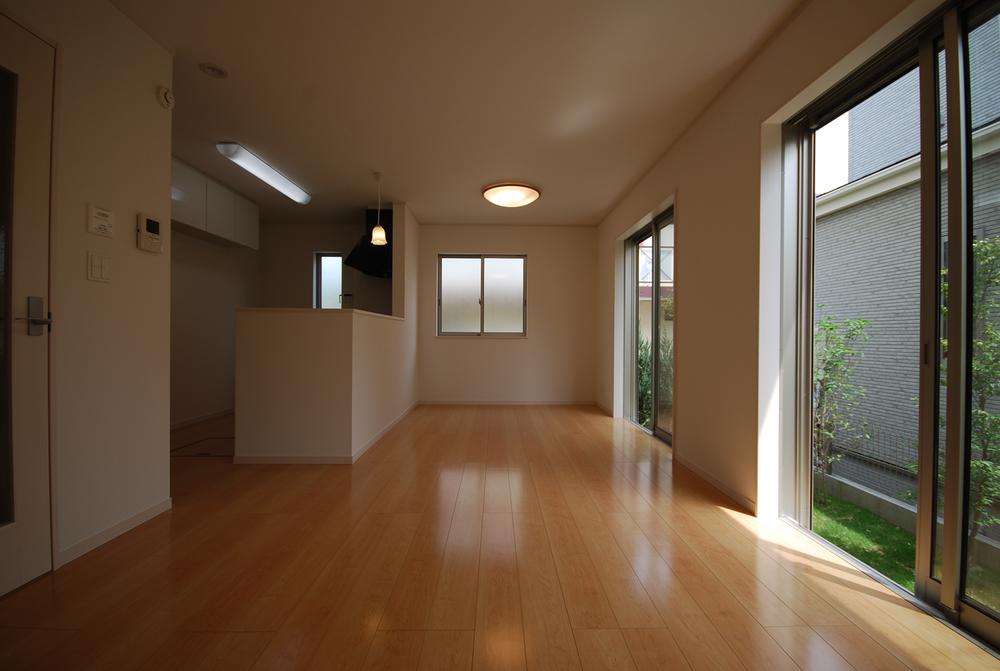 Same specifications photos (living). Seller construction cases