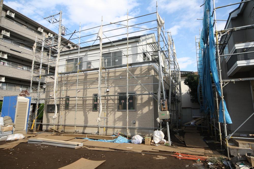 Local appearance photo. Local (11 May 2013) Shooting