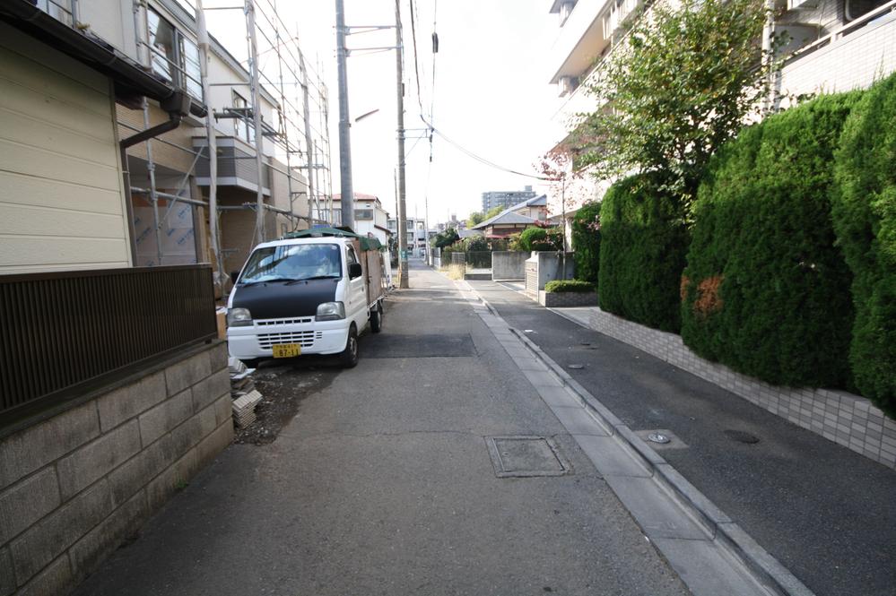 Local photos, including front road. Local (11 May 2013) Shooting