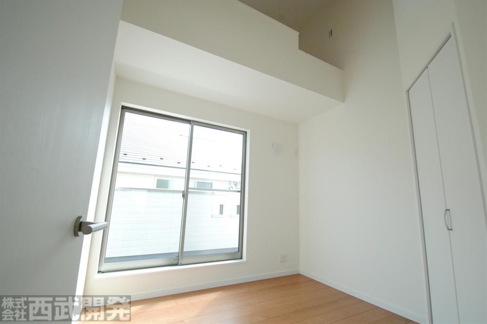 Non-living room. L Building