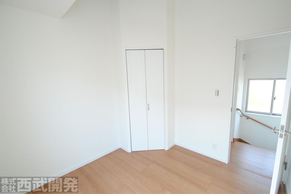 Non-living room. L Building