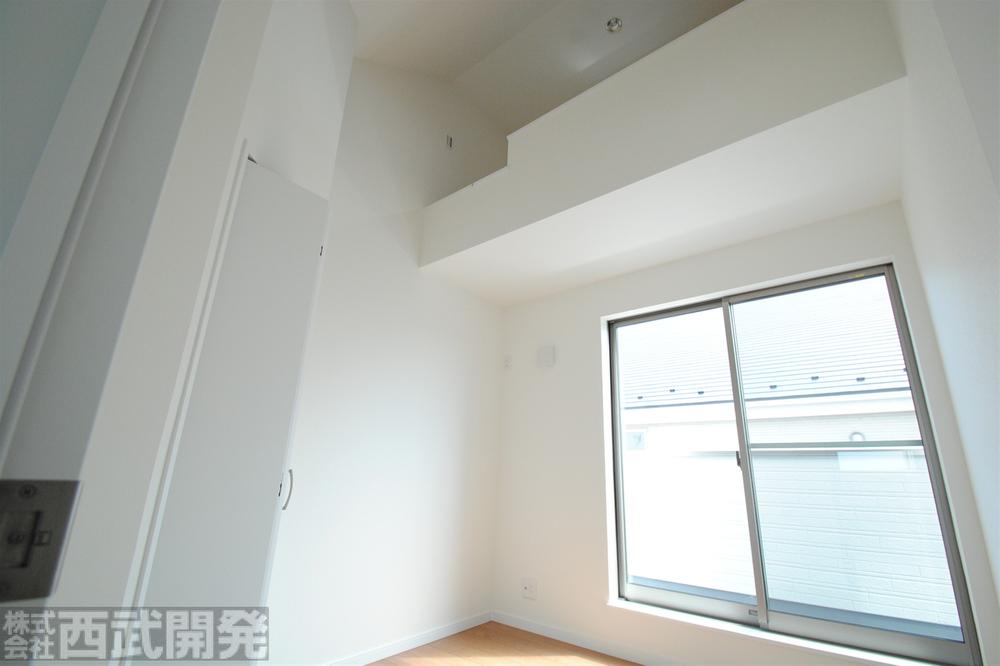 Non-living room. L Building