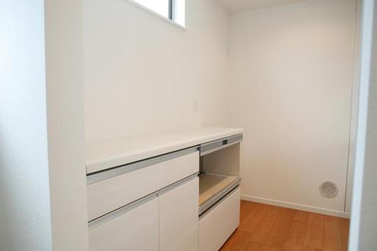 Kitchen. This kitchen storage.