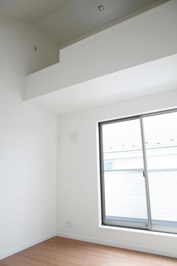 Receipt. On the second floor Western-style top, There is a useful attic housed in the housing.