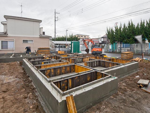 Local photos, including front road. Local (11 May 2013) Shooting