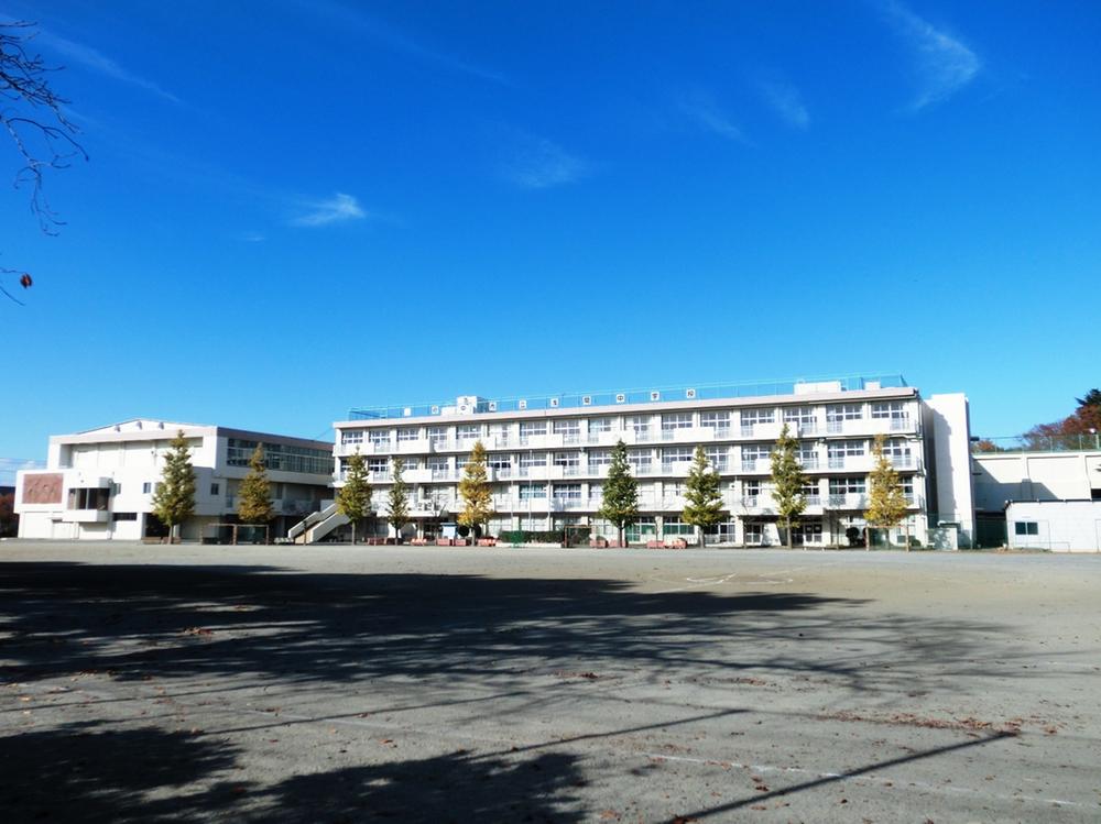 Junior high school. 800m to Fuchu Municipal Asama junior high school
