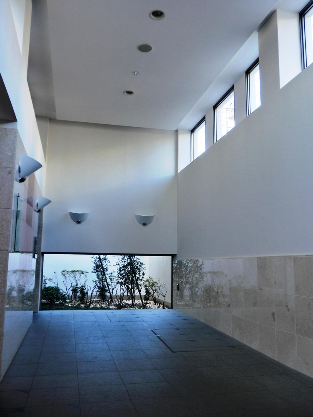 Entrance. Common areas