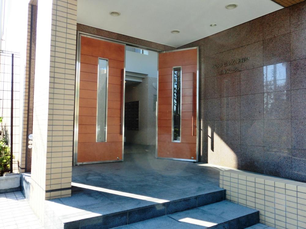 Entrance. Common areas